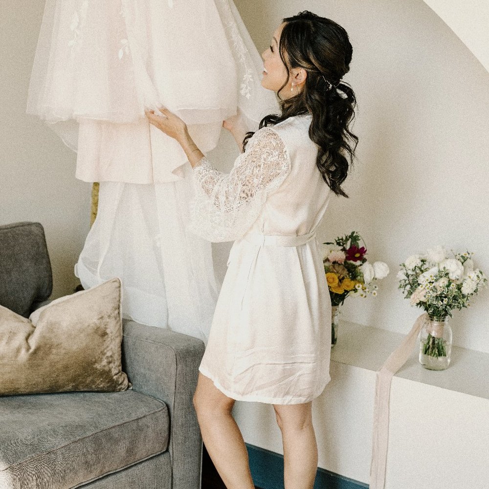 Lace                Bridal Silk Robe